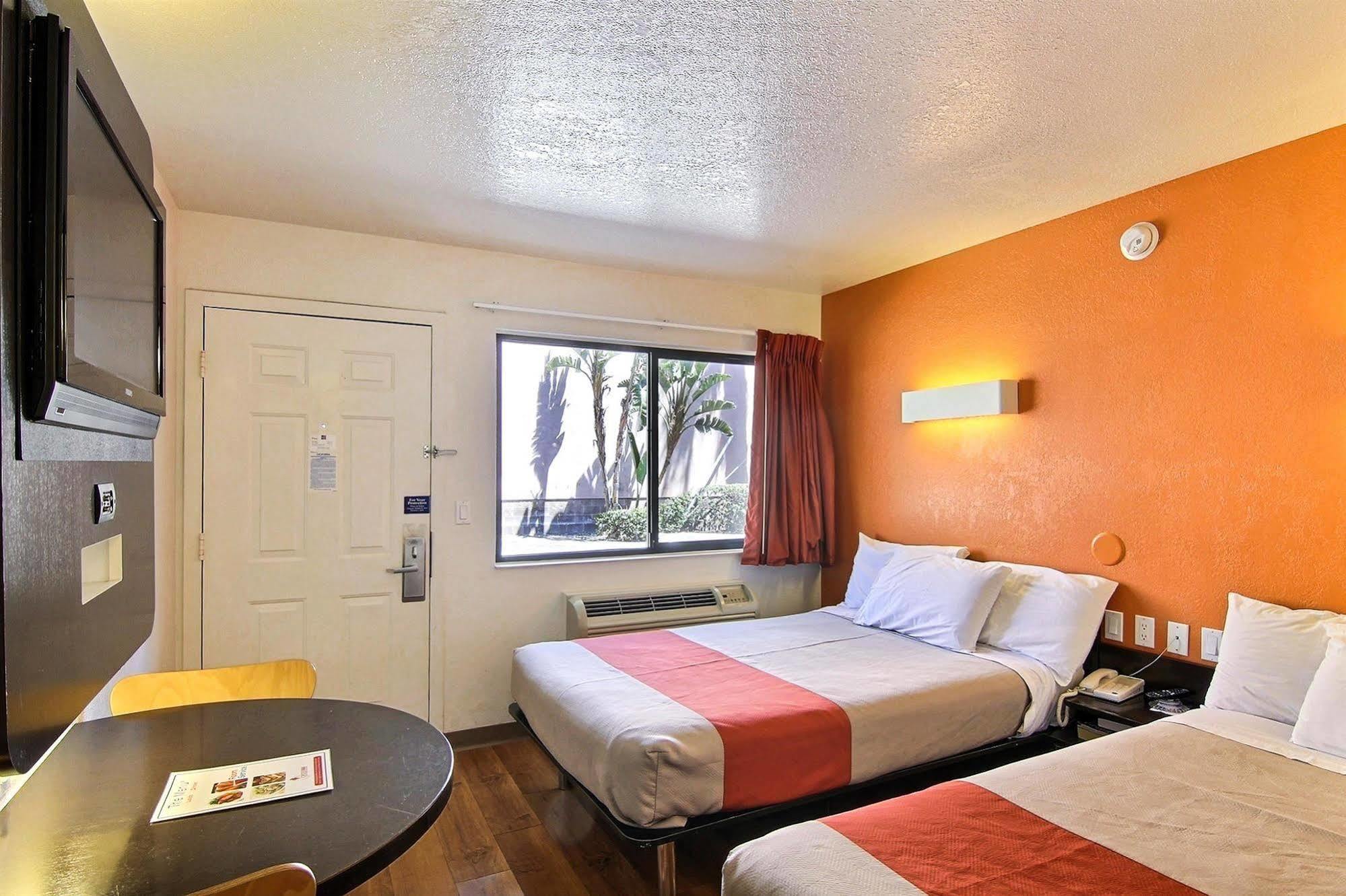 Motel 6-Santa Barbara, Ca - State Street Exterior foto